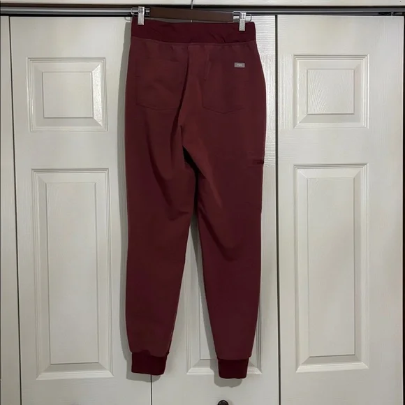 Figs Women’s Scrub Set in Light Wine Color - Picture 7 of 16